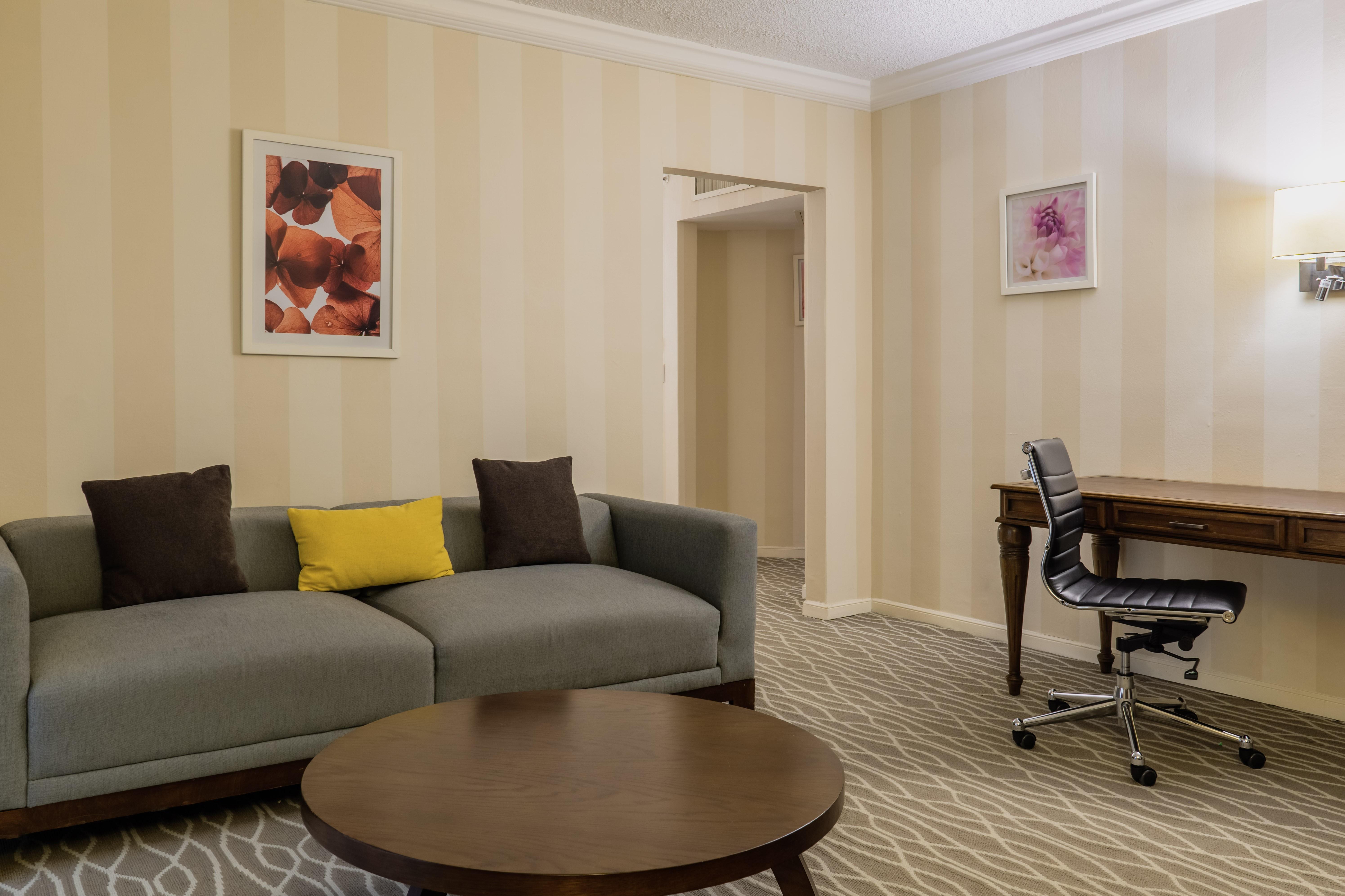 Gamma Monterrey Gran Hotel Ancira المظهر الخارجي الصورة A suite at the hotel